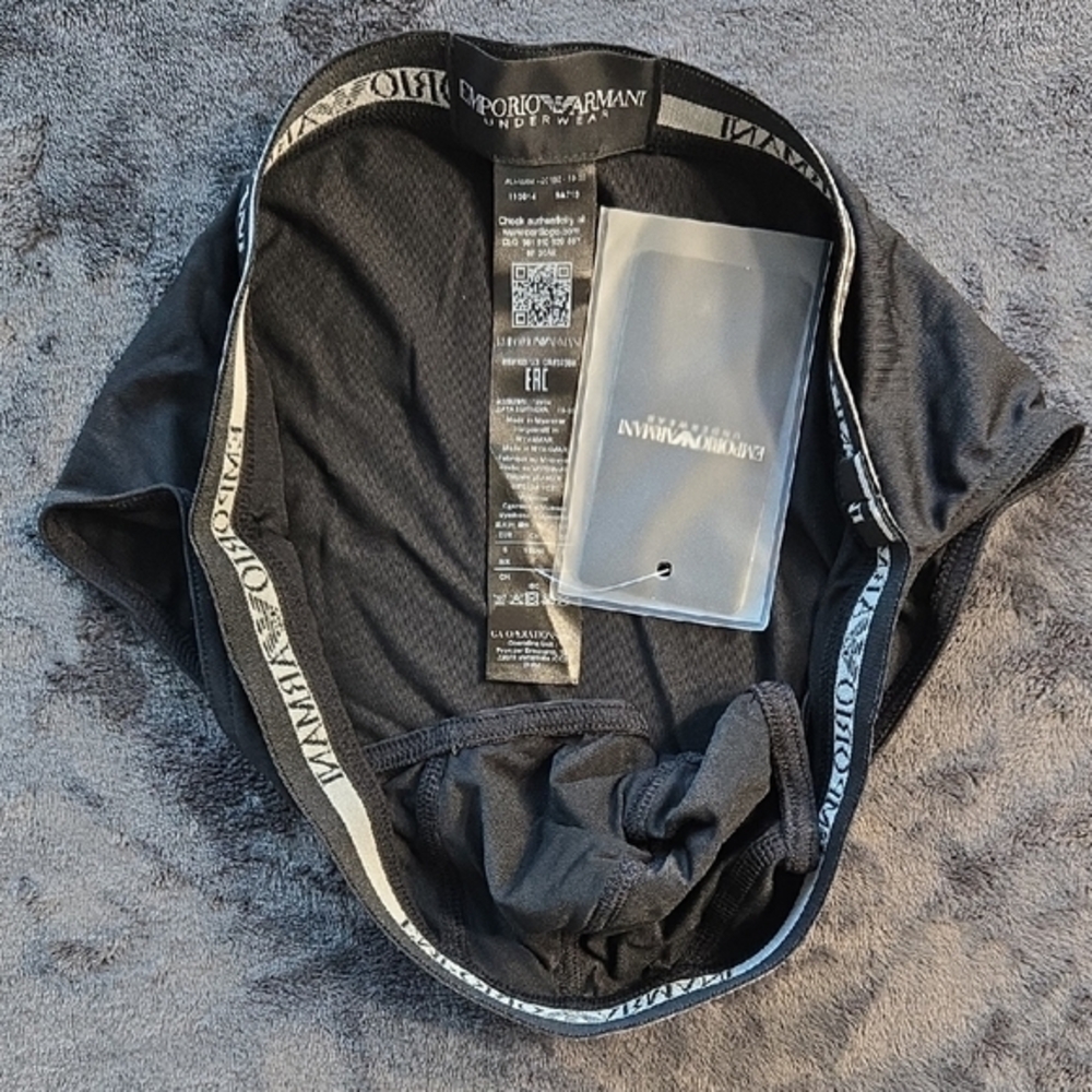 Emporio Armani Black Briefs with Sleek Design - Picture 4 of 5